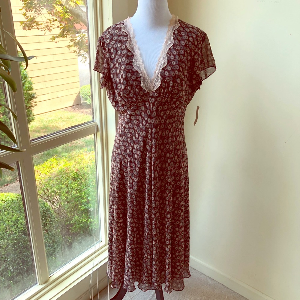 NWT V Neck Dotted Print Dress 💝